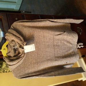 Barefoot Dreams Cozychic Lite Pebble Beach Pullover with hood.